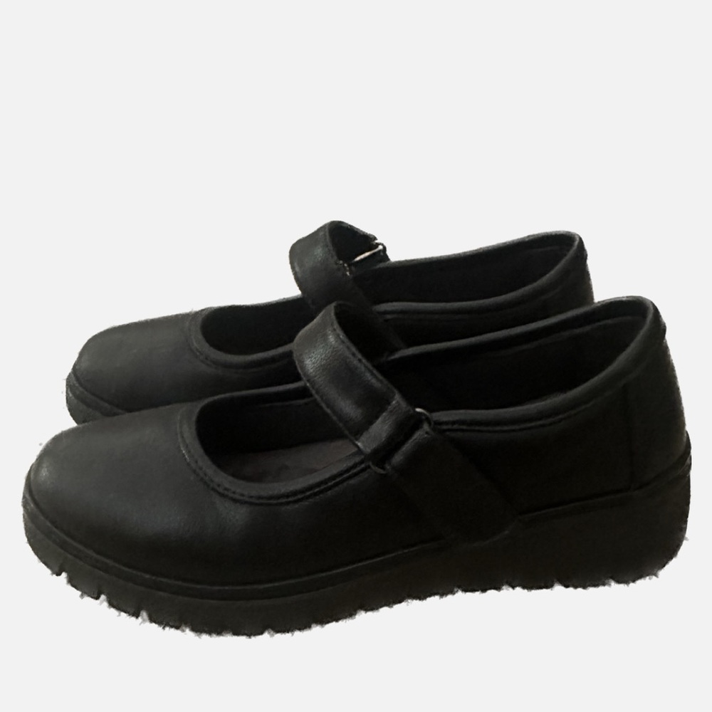 Women’s size 7 Mary Jane shoes